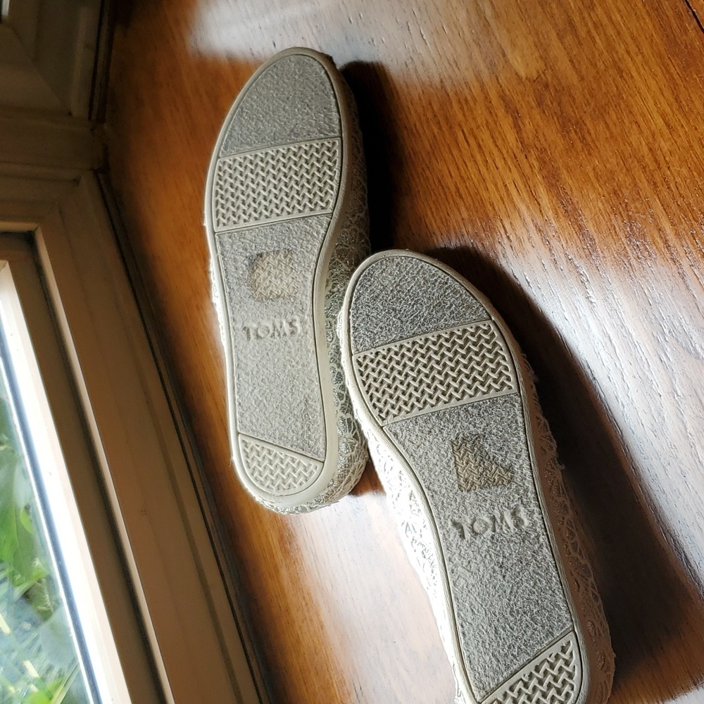 TOMS - Picture 5 of 8
